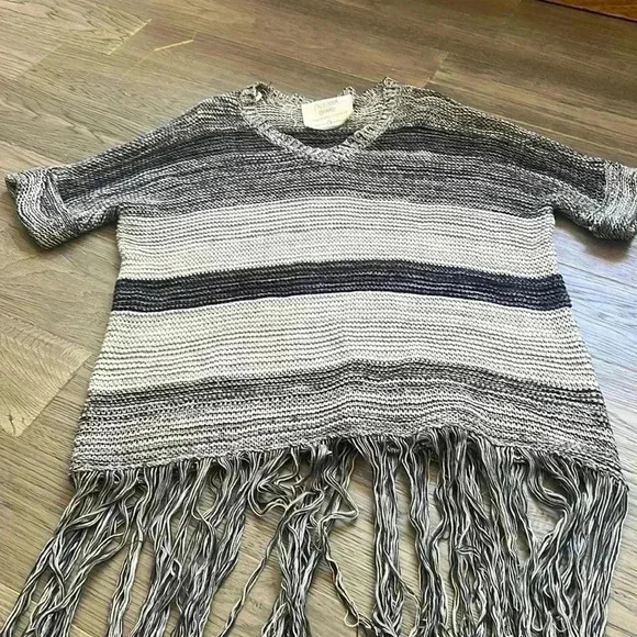 🌸4/$30🌸california Moonrise | Boho Grey knit sweater with fringe - Picture 2 of 12
